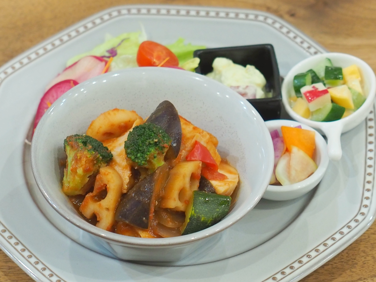 鶏むね肉とごろごろ野菜のトマトソース炒め.jpg