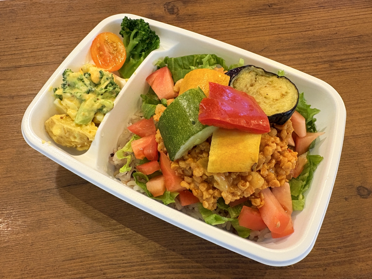大豆ミートと夏野菜のタコライス風.jpg