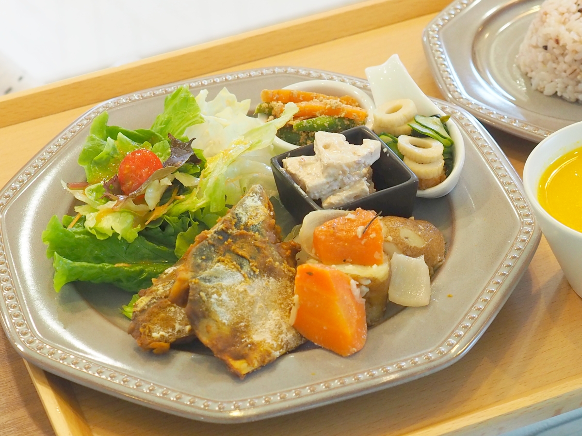 タンドリーサバと根菜のグリル.jpg